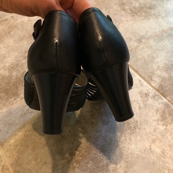 Ellen Tracy Miles leather open toe heels s… - Picture 9 of 15